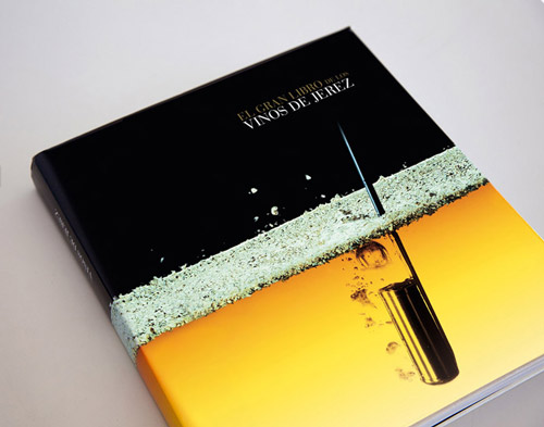 Diseño editorial de El Gran Libro de los Vinos de Jerez realizado por Oficina de Arte